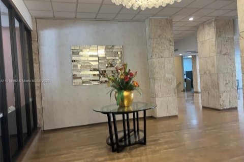 Condo in Hallandale Beach, Florida, 1 bedroom  № 2052770 - photo 4