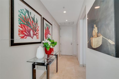 Condo in Miami, Florida, 2 bedrooms  № 1946108 - photo 14