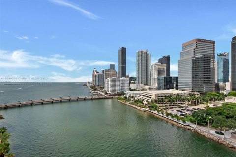 Condo in Miami, Florida, 2 bedrooms  № 1946108 - photo 7