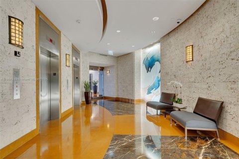 Condo in Miami, Florida, 2 bedrooms  № 1946108 - photo 27