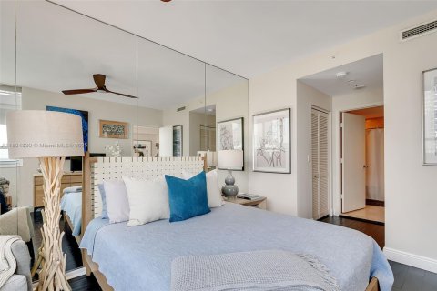 Condo in Miami, Florida, 2 bedrooms  № 1946108 - photo 22
