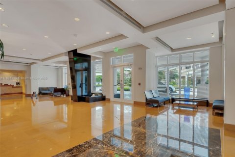 Condo in Miami, Florida, 2 bedrooms  № 1946108 - photo 28