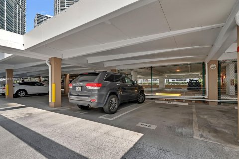 Condo in Miami, Florida, 2 bedrooms  № 1946108 - photo 25