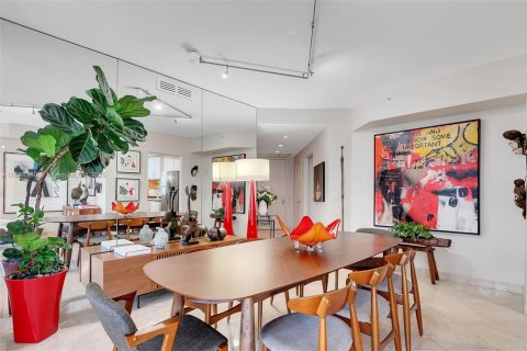 Condo in Miami, Florida, 2 bedrooms  № 1946108 - photo 15