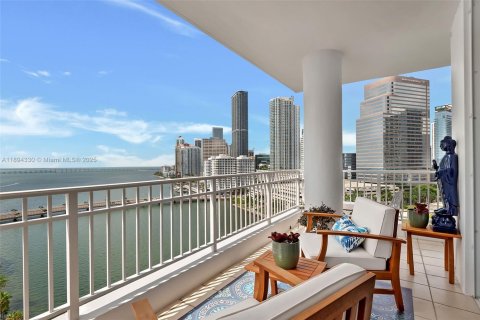 Condo in Miami, Florida, 2 bedrooms  № 1946108 - photo 2