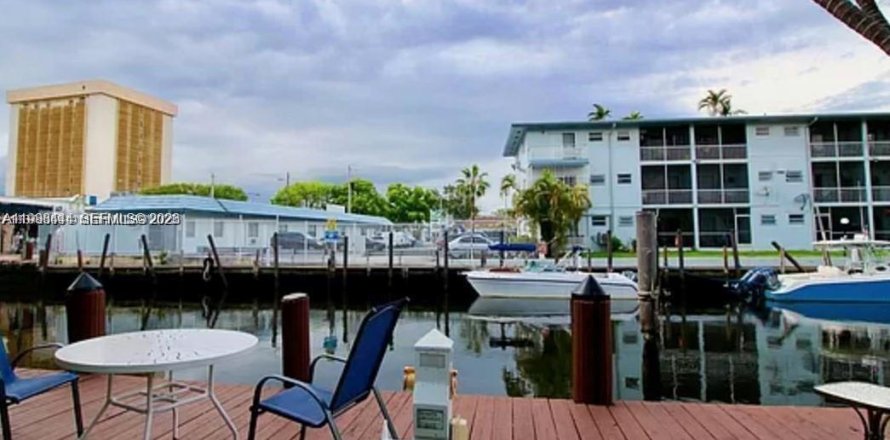 Studio à Condo à Miami, Floride  № 2048219