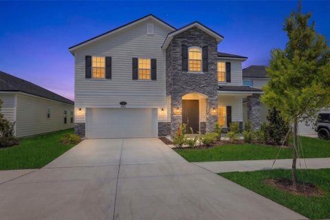 House in Green Cove Springs, Florida 5 bedrooms, 326.83 sq.m. № 2227628 - photo 2