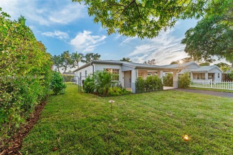 House in North Miami Beach, Florida 3 bedrooms, 106.28 sq.m. № 2030057 - photo 10