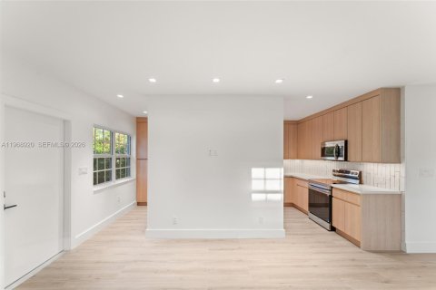 House in North Miami Beach, Florida 3 bedrooms, 106.28 sq.m. № 2030057 - photo 29