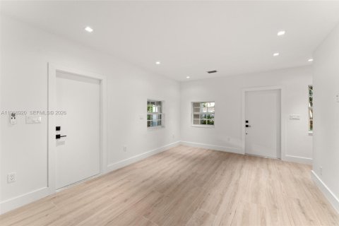 House in North Miami Beach, Florida 3 bedrooms, 106.28 sq.m. № 2030057 - photo 26