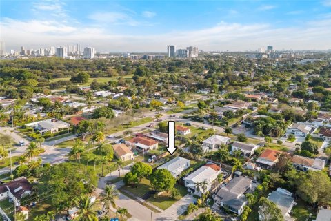 House in North Miami Beach, Florida 3 bedrooms, 106.28 sq.m. № 2030057 - photo 13