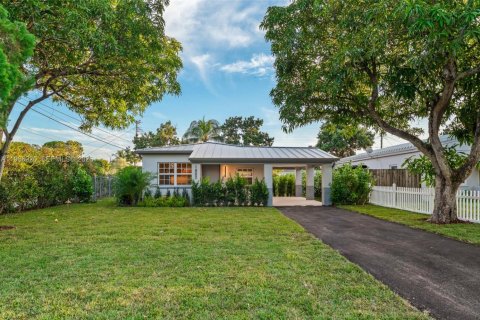 House in North Miami Beach, Florida 3 bedrooms, 106.28 sq.m. № 2030057 - photo 11