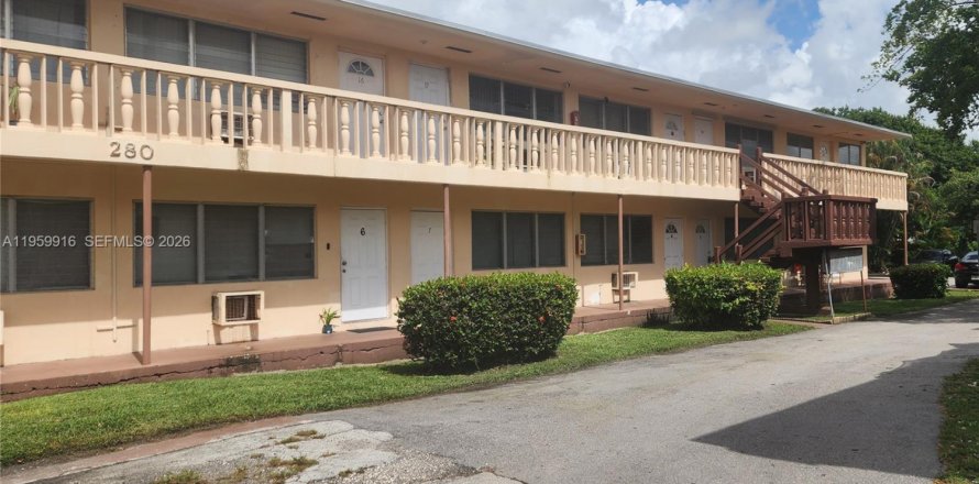 Condo in Hallandale Beach, Florida, 1 bedroom  № 2020042