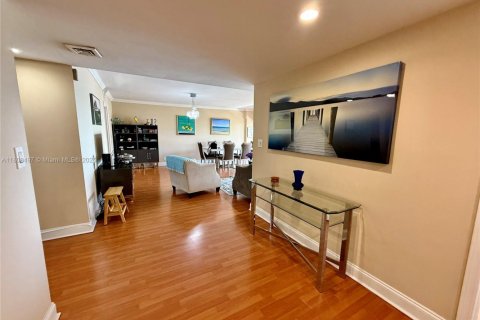 Condo in Miami, Florida, 2 bedrooms  № 1747847 - photo 15