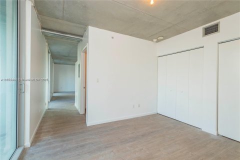 Condo in Miami, Florida, 1 bedroom  № 1978206 - photo 8