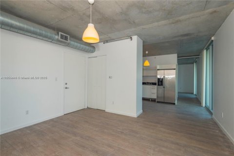 Condo in Miami, Florida, 1 bedroom  № 1978206 - photo 3