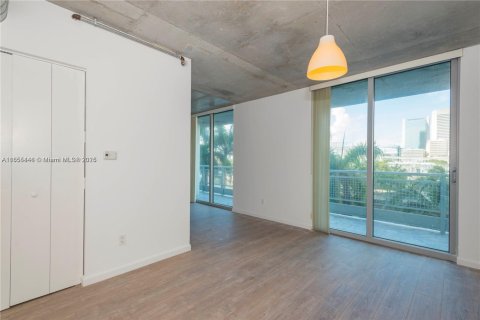 Condo in Miami, Florida, 1 bedroom  № 1978206 - photo 4