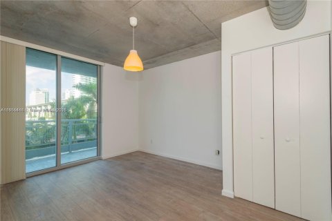 Condo in Miami, Florida, 1 bedroom  № 1978206 - photo 1