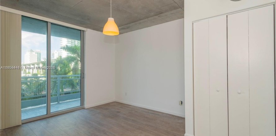 Condo in Miami, Florida, 1 bedroom  № 1978206