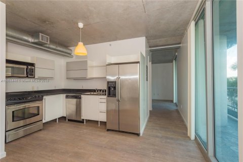 Condo in Miami, Florida, 1 bedroom  № 1978206 - photo 5