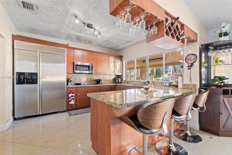 House in Miami, Florida 4 bedrooms, 368.45 sq.m. № 2006146 - photo 24