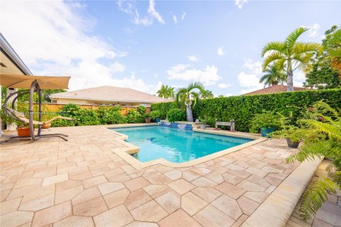 House in Miami, Florida 4 bedrooms, 210.05 sq.m. № 1946593 - photo 4