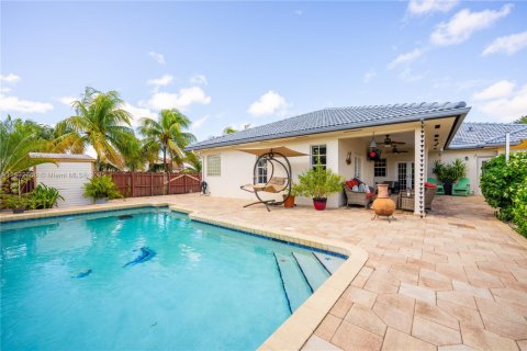 House in Miami, Florida 4 bedrooms, 210.05 sq.m. № 1946593 - photo 14
