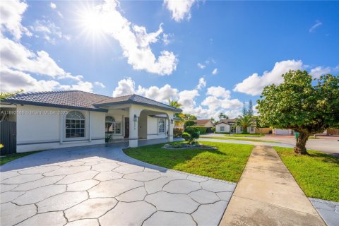 House in Miami, Florida 4 bedrooms, 210.05 sq.m. № 1946593 - photo 15