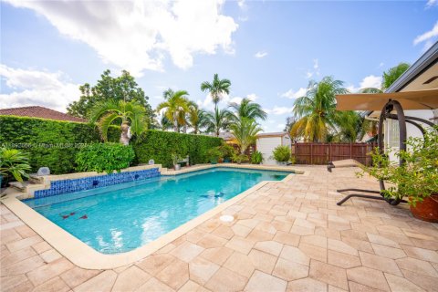 House in Miami, Florida 4 bedrooms, 210.05 sq.m. № 1946593 - photo 17