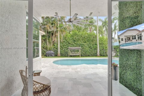 Снять в аренду виллу или дом в Уэстон, Флорида 5 спален, 319.31м2, № 2006380 - фото 15