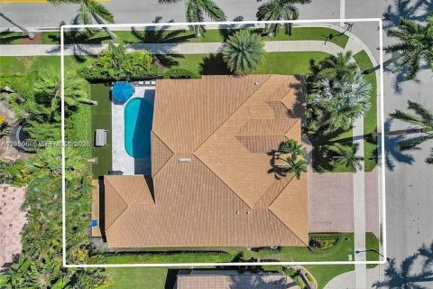 Снять в аренду виллу или дом в Уэстон, Флорида 5 спален, 319.31м2, № 2006380 - фото 5