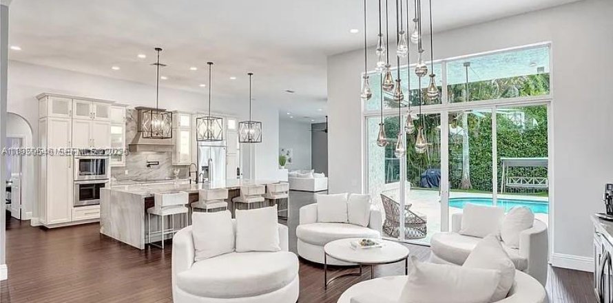 Дом в Уэстон, Флорида 5 спален, 319.31м2 № 2006380