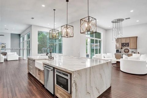 Снять в аренду виллу или дом в Уэстон, Флорида 5 спален, 319.31м2, № 2006380 - фото 7