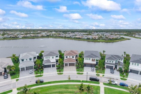Villa ou maison à vendre à Palm Beach Gardens, Floride: 5 chambres, 393.72 m2 № 2064648 - photo 4