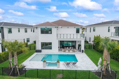 Villa ou maison à vendre à Palm Beach Gardens, Floride: 5 chambres, 393.72 m2 № 2064648 - photo 2