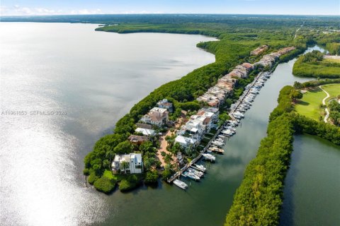 Villa ou maison à vendre à Palmetto Bay, Floride: 3 chambres, 292.64 m2 № 2024716 - photo 4
