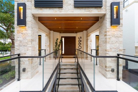 Villa ou maison à vendre à Palmetto Bay, Floride: 3 chambres, 292.64 m2 № 2024716 - photo 9