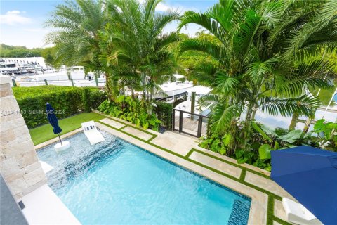 Villa ou maison à vendre à Palmetto Bay, Floride: 3 chambres, 292.64 m2 № 2024716 - photo 30