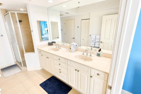 Condo in Sarasota, Florida, 2 bedrooms  № 2236674 - photo 24