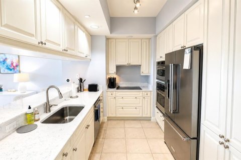 Condo in Sarasota, Florida, 2 bedrooms  № 2236674 - photo 8