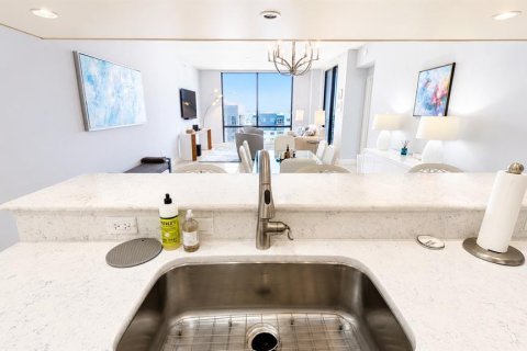 Condo in Sarasota, Florida, 2 bedrooms  № 2236674 - photo 9