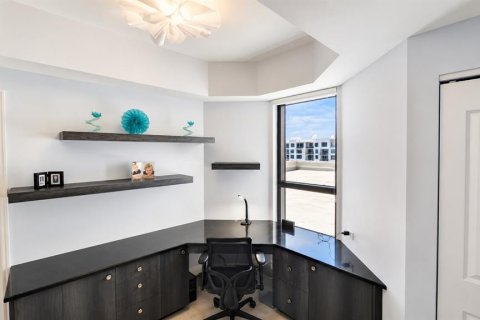 Condo in Sarasota, Florida, 2 bedrooms  № 2236674 - photo 4