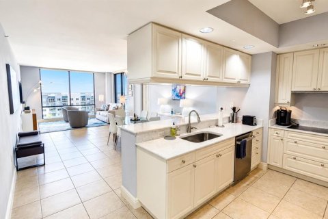 Condo in Sarasota, Florida, 2 bedrooms  № 2236674 - photo 6
