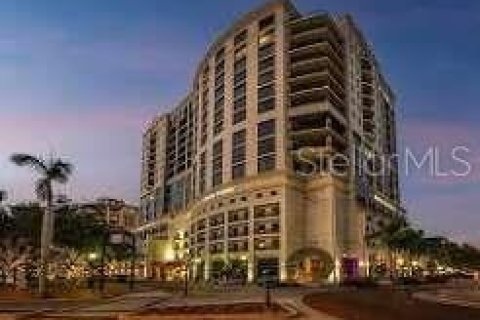 Condo in Sarasota, Florida, 2 bedrooms  № 2236674 - photo 2