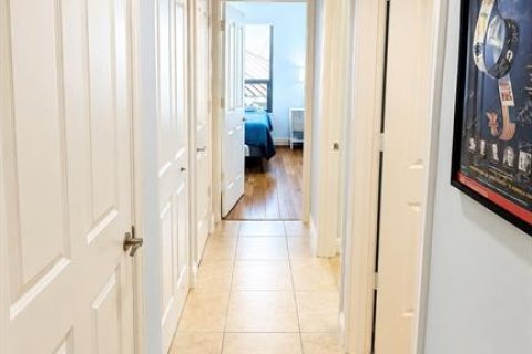 Condo in Sarasota, Florida, 2 bedrooms  № 2236674 - photo 5
