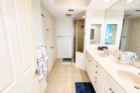 Condo in Sarasota, Florida, 2 bedrooms  № 2236674 - photo 25