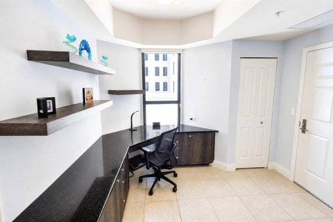 Condo in Sarasota, Florida, 2 bedrooms  № 2236674 - photo 3