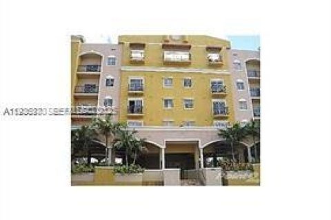 Condo in Miami, Florida, 2 bedrooms  № 1994341 - photo 1