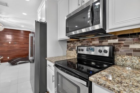 Townhouse in Boynton Beach, Florida 3 bedrooms, 146.32 sq.m. № 2248411 - photo 7