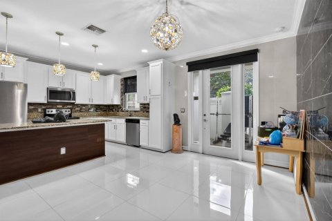 Townhouse in Boynton Beach, Florida 3 bedrooms, 146.32 sq.m. № 2248411 - photo 10